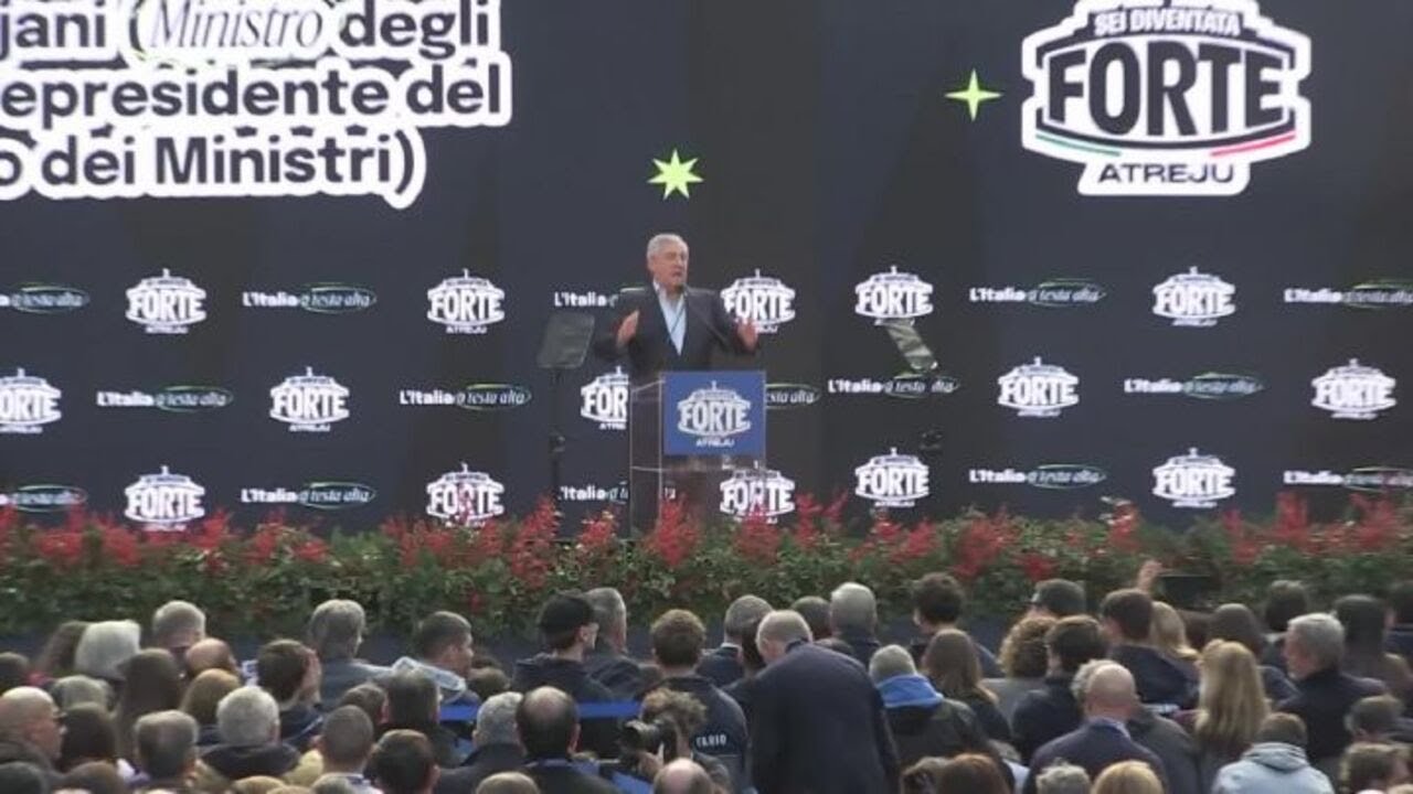 Tajani: "Sciocchezza dello auto elettriche dal 2035 sta per finire, sarebbe stato massacro sociale"