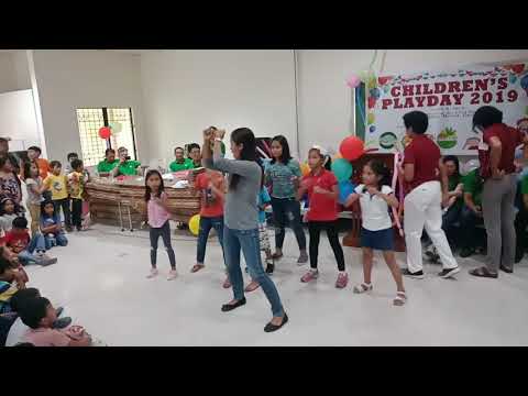 Marife bahinting Diosanta during the Childrens play at Ascenscion parish