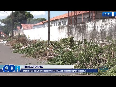 Moradores denunciam descarte irregular de lixo em calçada de escola 12 01 2022