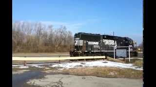 preview picture of video 'Norfolk Southern Switching Cars in Franklin'