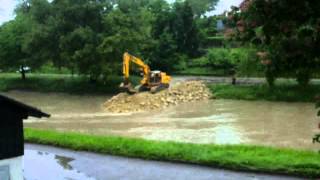 preview picture of video 'Hochwasser Damm Mai/Juni 2013 - Freiberg am Neckar'