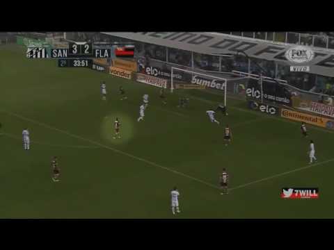 MÁRCIO ARAÚJO ANDANDO EM CAMPO EM LANCE PERIGOSO DO SANTOS