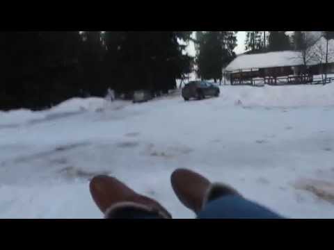 Juca Sminka i Milica Petricevic - Snežna vožnja na haubi