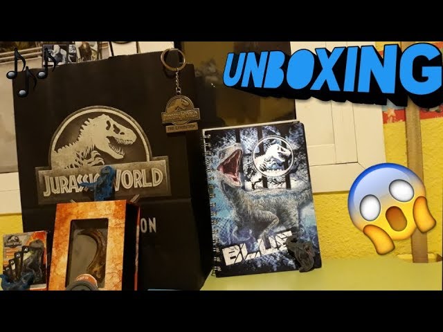 Vídeo relacionado con PRESTIGE & DELUXE Juego de escritura compatible con cuadernos Jurassic World cuadriculados 4 mm - Formato A4 21 x 29,7 cm para la escuela + llavero silbato de regalo