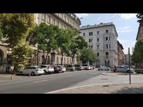 Budapest, Báthory utca - All the Queen's Men (2001)