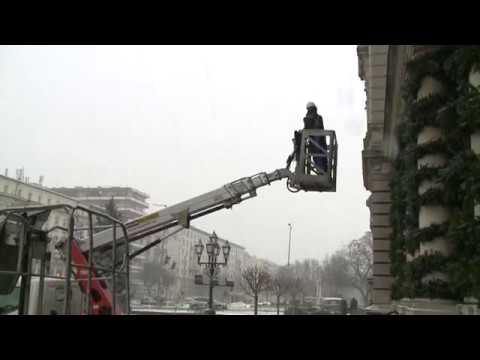 Már szedik le a karácsonyi díszkivilágítást Győrben