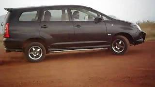 preview picture of video 'Driftin' Innova 1386mts above sea.....Panchgani'