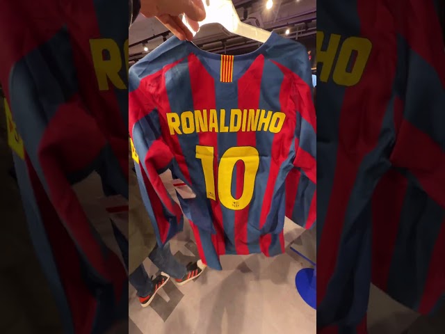 Vídeo relacionado con FCB FC Barcelona Camiseta Camp NOU Azul Marino Adulto (FR/ES, Letras, XL, Regular, Regular)