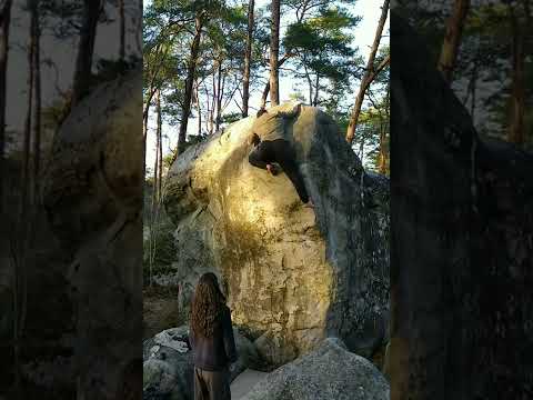 Excalibur (7a+) Barefoot Climbing - Cuisinière (Fontainebleau) featuring Charles Albert