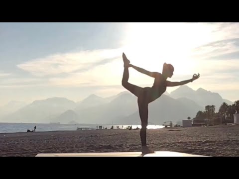 Vinyasa Yoga. Chandra Flow