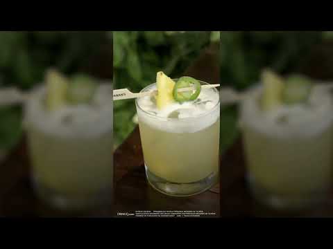 thumbnail video image 2 of Whisky Buchanan's Deluxe 12 años Blended Scotch 750 ml, 2 of 5