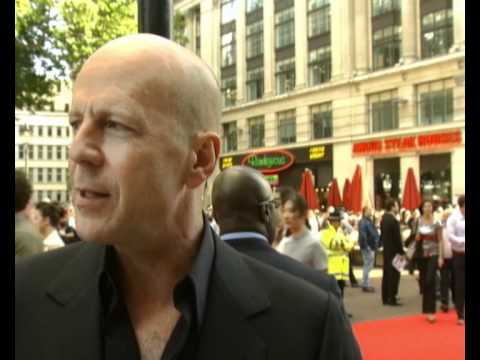 Bruce Willis on fighting Maggie Q