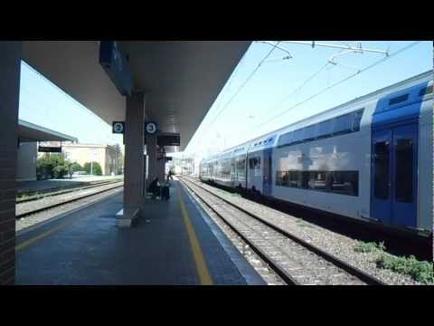 E655.102 con carri chiusi in transito a Orte