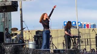 Let&#39;s Eat Grandma - &quot;Falling into me&quot; (Live @ Primavera Sound 2018)