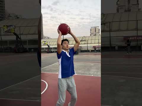 抓住拍子，用節奏戲耍你的兄弟！🏀 #籃球 #有料教學 #俊鸿TV #曾舔舔 #曾教練