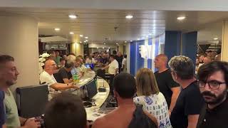 per-ore-sulla-nave-senza-aria-condizionata-scoppia-la-protesta