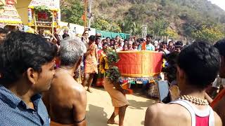 preview picture of video 'Marudhamalai Murugan Temple kavadi attam'