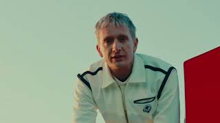 Das Video zu 'SCHIEF IN JEDEM CHOR' (jetzt ansehen)