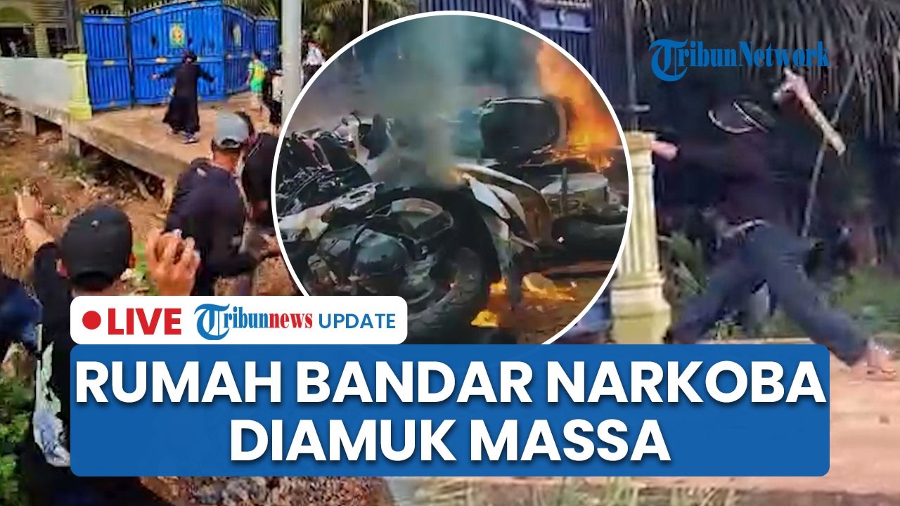 LIVE: Rumah Bandar Narkoba di Rokan Hilir Diamuk Massa, Warga Bakar Motor & Keroyok 3 Polisi