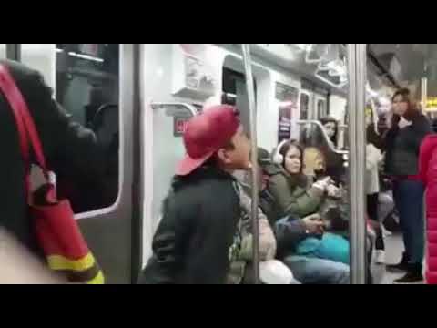 Niños rapean en el tren contra Macri y Vidal
