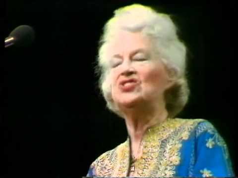 Gracie Fields -1978 Royal Variety Finale, introduced by David Jacobs