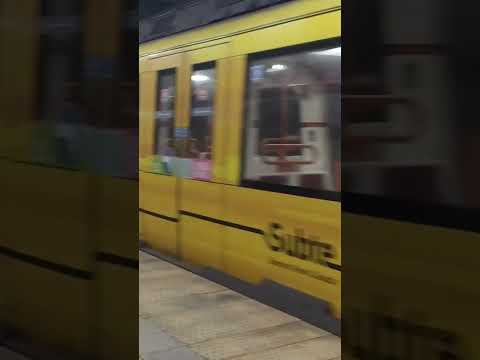 CAF 6068 Con Servicio 2159 Rumbo a Alem Saliendo de Carlos Pellegrini #train #subte #railvlogger