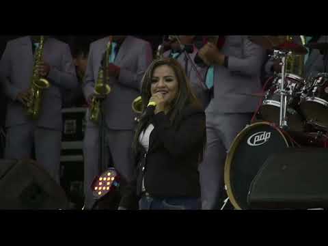 SHIRLEY HUAMAN CON BANDA 11 ANIVERSARIO