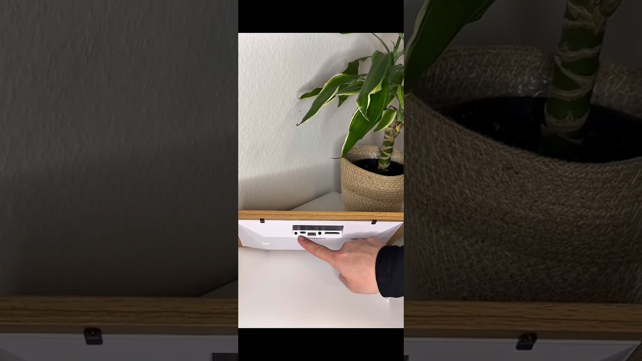 COCON Digitaler Bilderrahmen Momento 10.1", Holz