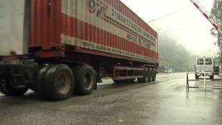 preview picture of video 'New Roads Pave Way for Trade and Prosperity in Viet Nam: ADB'