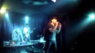 MAZEMIRROR - Living Live