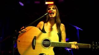 Fabiana Cantilo &quot;Brillante sobre el mic&quot; en el Bar Imperial