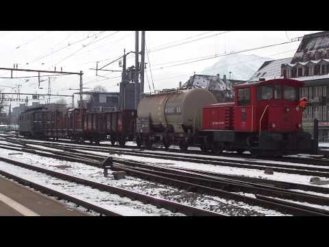 SBB Ae 6/6 "11404 Kanton Luzern" rangiert in Thun [24.01.11]