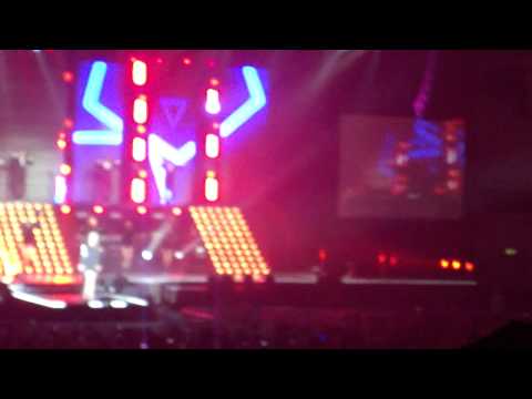 Rebecca Ferguson singing show me love♥