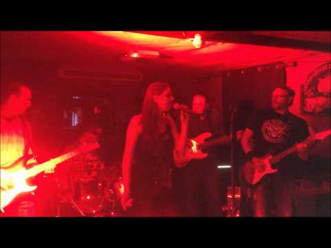 iCandi Use Somebody (clip)