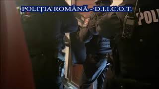 VIDEO: Proxeneți din Vâlcea săltați de mascați - Duceau minore la produs 1 video