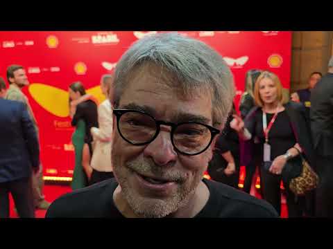 Andrucha Waddington praises the strength of the cast in Ângela Diniz: Murdered and Convicted.