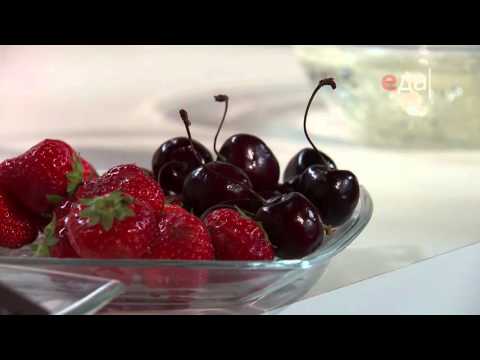 Панна-котта с гранолой и горячий шоколад