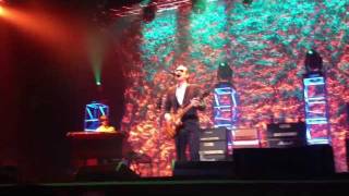 Joe Bonamassa Opens With Cradle Rock, Bakersfield Dec-8-2011