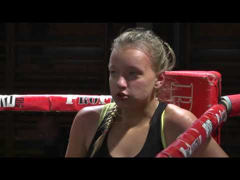 Giant Gym Muay Thai Kosice Viktoria Valentova vs Andrea Zošiaková Power Gym Zvole 22.09.2018 POLTAR