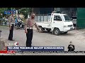 Polisi Gelar Olah TKP Pengemudi Mobil Tabrak Satu Keluarga Di Surabaya SeputariNewsSiang 16 01