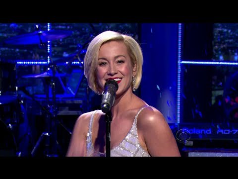 Kellie Pickler Country Music Artist - The Man With The Bag on The Late Late Show with Craig Ferguson