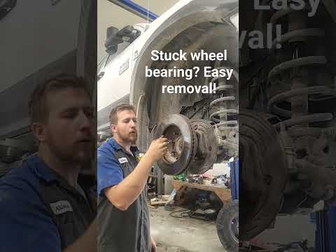 Remove a stuck wheel bearing without tools