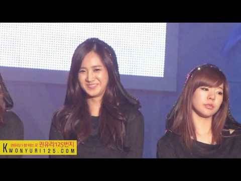 [Fancam] SNSD Yuri look at camera~ @ 100424 Super Concert