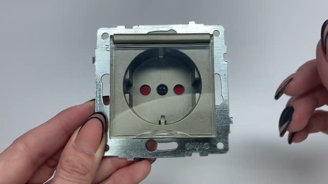 Розетка одинарная с/з с крышкой и защитой от детей OVIVO Grano антрацит (600-000313-243)