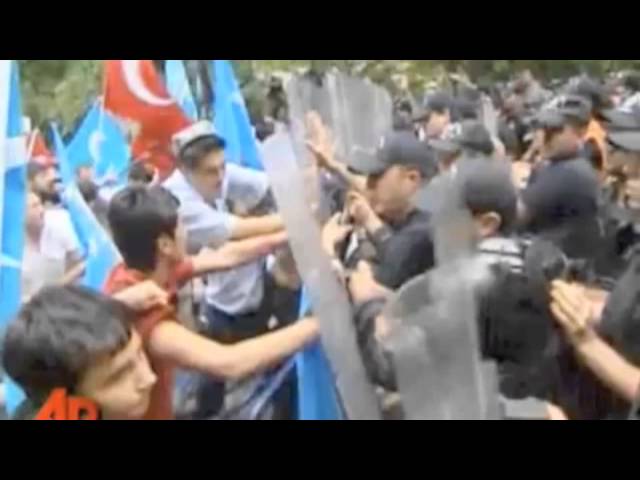 Vídeo relacionado con Death by China: Confronting the Dragon - A Global Call to Action (paperback)