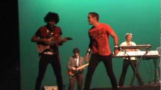 Justin Mortelliti sings Maroon 5&#39;s &#39;Makes Me Wonder&#39; with Kidz Bop Live 2008