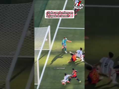 ¿Todos ven lo mismo en la jugada fiinal de Senes vs. Españai? 👀⚽️