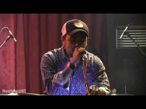 Glenn Fredly Tribute to Christ Kayhatu - Biarkan Saja @ Mostly Jazz 26/06/14 [HD]