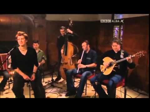 Kathleen Maclnnes - Òran na Cloiche