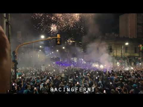 "Racing club - Impresionante recibimiento al micro de los jugadores | Racing - Boca - 2023" Barra: La Guardia Imperial &bull; Club: Racing Club &bull; País: Argentina